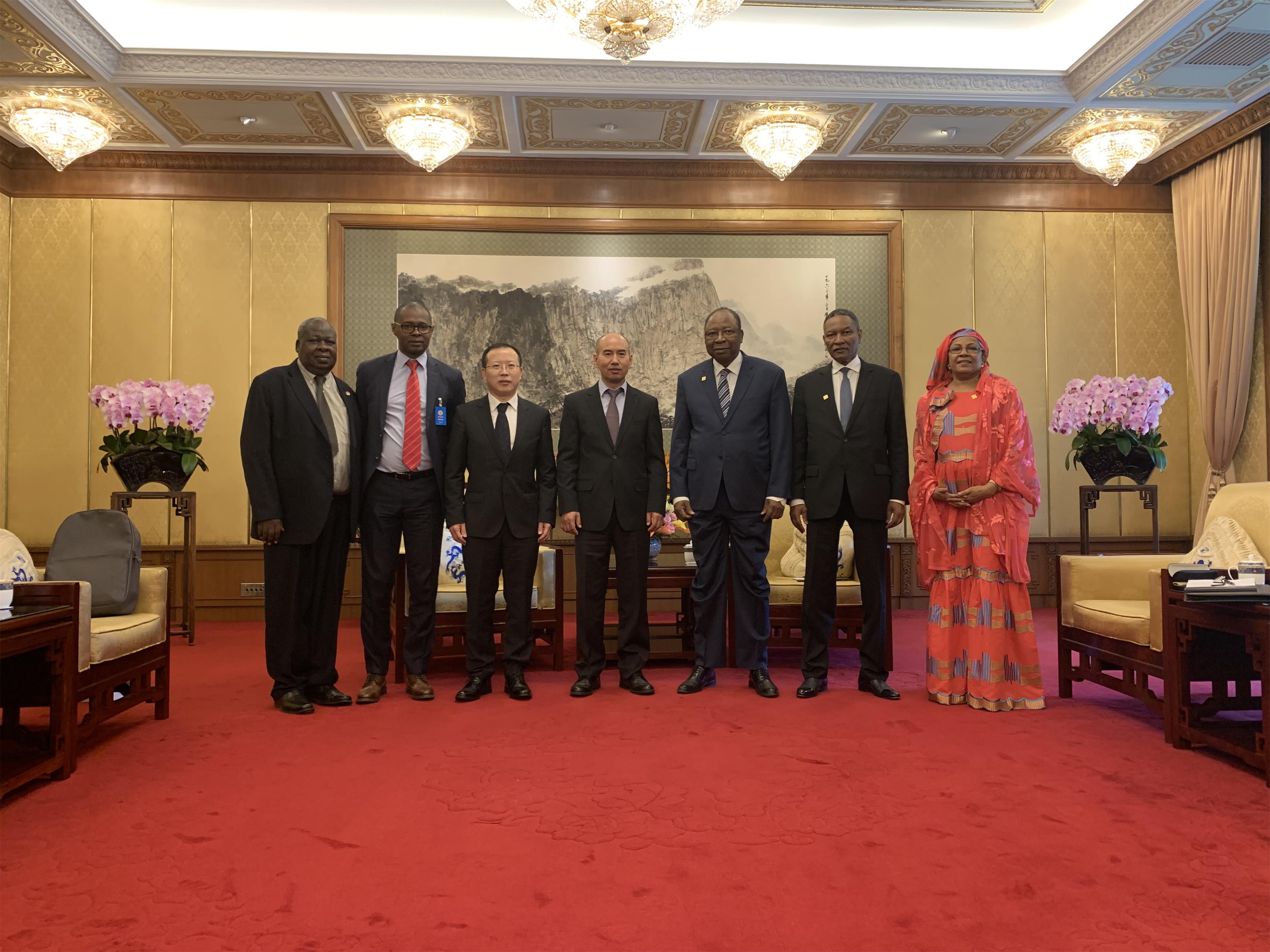 1559532116635572.jpg 1559532116635572.jpg